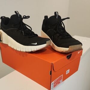 Nike Free Metcom 6 Black and Cream Athletic Shoes
